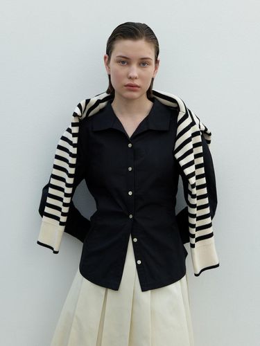 Maro Open Collar Belted Blouse - Atelier Nain - Modalova