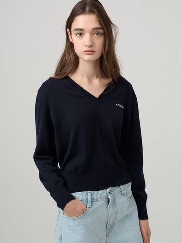 Minimal Logo V-neck Knit - on&on - Modalova