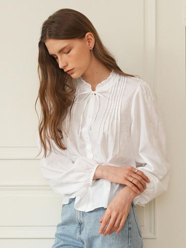 A Jacquard Pintuck Blouse - White - AMONG - Modalova