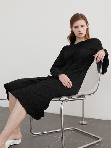 Crepe Button Pleated Dress [Black] - AMONG - Modalova