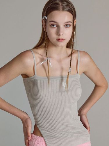 Ribbed Slit Strap Top (Gray) - SALADBAGUNI - Modalova