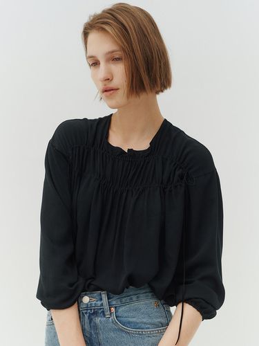 Double Shirring Blouse (Black) - REMPLACEMENT - Modalova