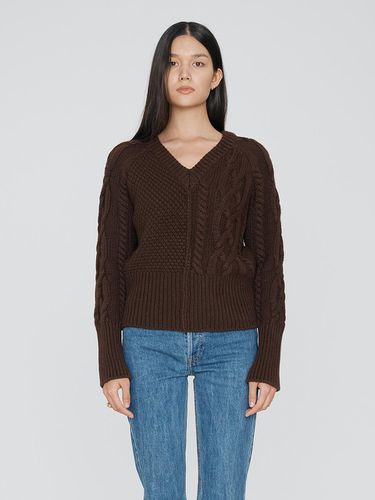 Half & Half Cable V-Neck Knit () - REMPLACEMENT - Modalova