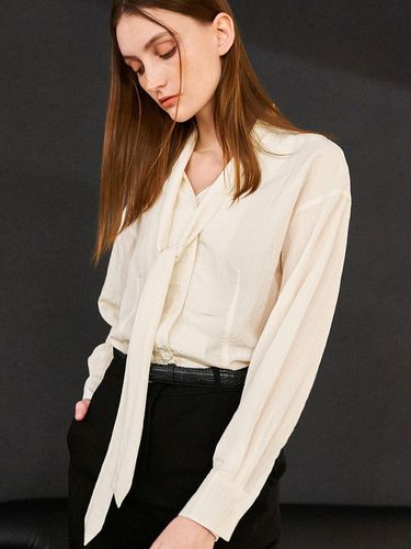 Wrinkle Tie Blouse - GENERAL IDEA - Modalova