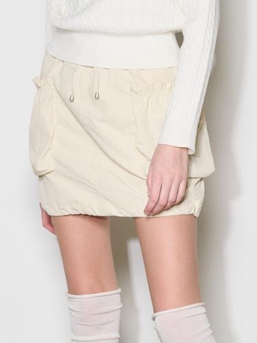 Smocked Cargo Mini Skirt - GENERAL IDEA - Modalova