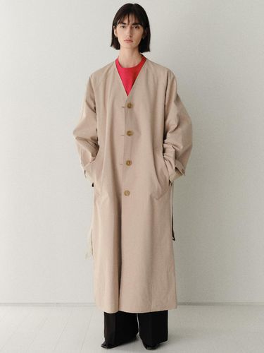 Collarless Trench Coat_Beige - ARCHAIC - Modalova