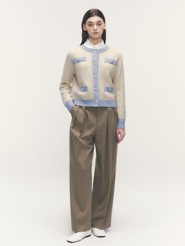 Classic Two Tuck Wide Pants_Khaki - marieclaire - Modalova