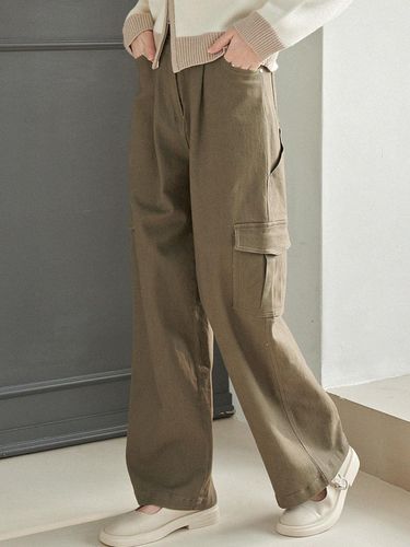 Holy Jolly Single Pleat Cargo Pants_Khaki - MICANE - Modalova