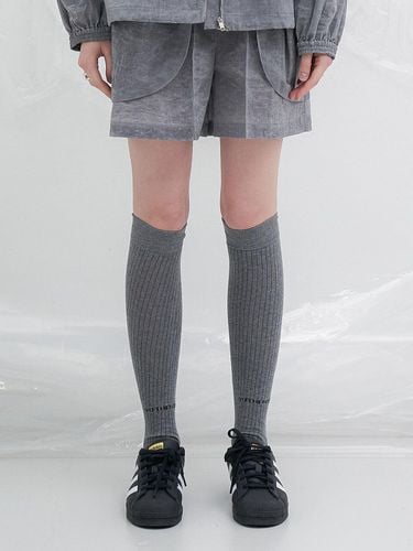 Signature Logo Knee Socks_Melagne Grey - YUTHENTIC - Modalova