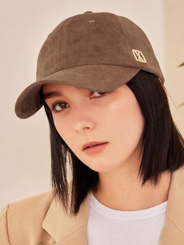 VA Square Suede Ball Cap_Brown - VARZAR - Modalova