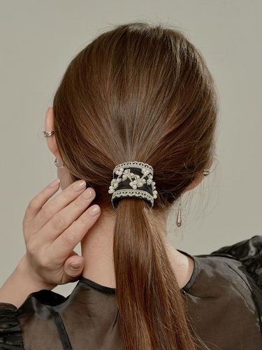 Pure Seraph Hair Cuff - BESTY - Modalova