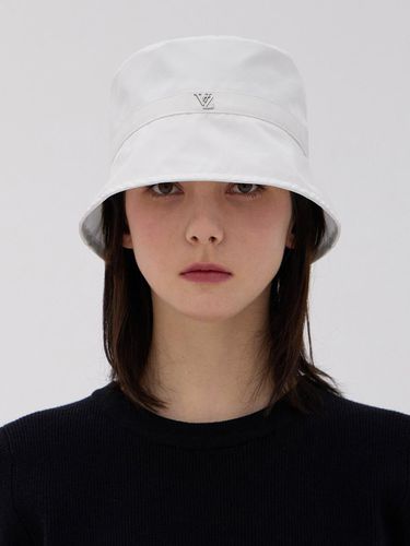 VZ Stud Basic Drop Bucket Hat_White - VARZAR - Modalova