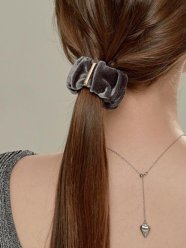 Velvet Twilight Hair Cuff - BESTY - Modalova