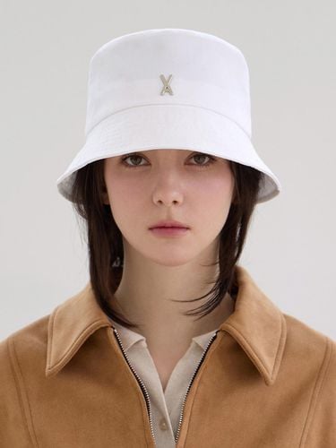 VA Stud Basic Bucket Hat_White - VARZAR - Modalova