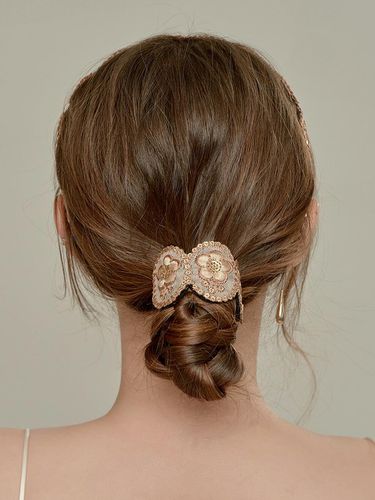 Romantic Peony Wave Hair Cuff - BESTY - Modalova