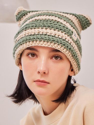 Square Label Stripe Crochet Beanie_Green - VARZAR - Modalova