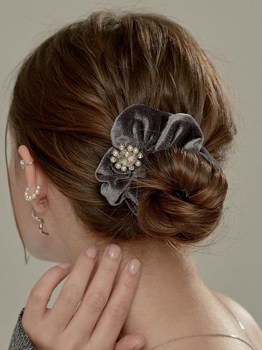 Royal Velvet Bianca Hair Scrunchie - BESTY - Modalova