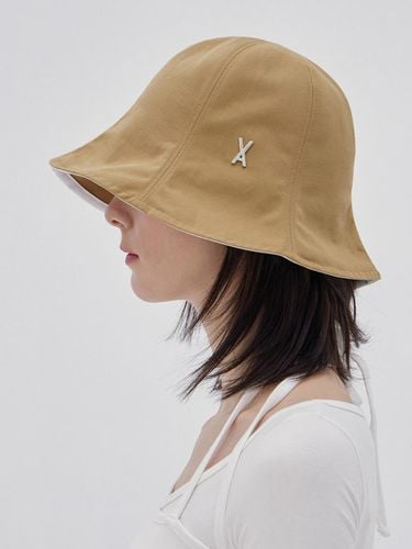 VA Stud Basic Tulip Hat_Beige - VARZAR - Modalova