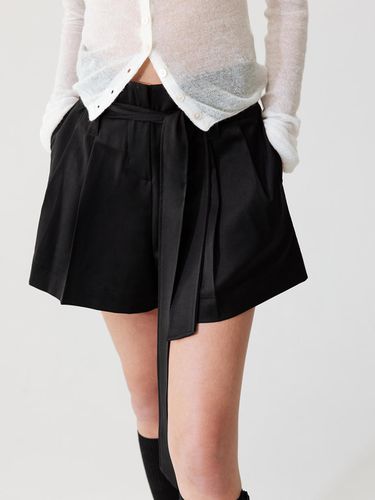 High Waist Belted Shorts - Black - THETIS - Modalova