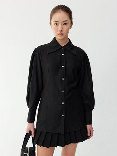 Delicate Slim Shirt - Black - THETIS - Modalova