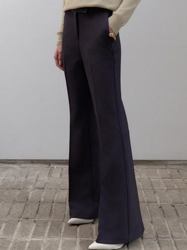 Glow Maxi Bootcut Slacks OU1304 - ouie - Modalova