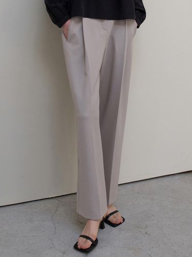 One Tuck Crease Banding Slacks Pants_Beige - L’oiE - Modalova