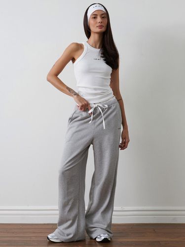 Satin Layered Sweat Pants_Gray - INJIACTIVE - Modalova