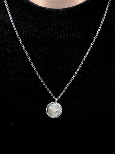 Mother of Pearl Moon Carved Necklace - HARANG - Modalova