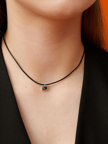 Chic Leather Necklace - UNI.J - Modalova