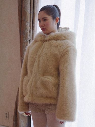 Big Hoodie Fur Jacket_Beige - naviverse - Modalova