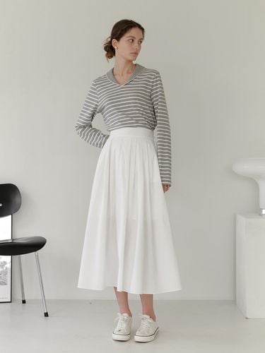 Shirring Long Skirt (White) - YUPPE - Modalova