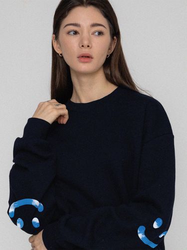 UNISEX] Elbow Sky Cloud Drawing Smile Sweatshirt - GRAVER - Modalova