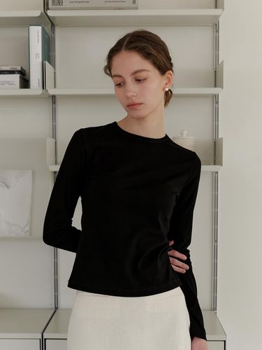 Basic Slim T-Shirts (Black) - YUPPE - Modalova