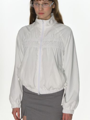 Ribbon Shirring Windbreaker_White - CRANK - Modalova