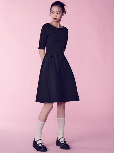 Jersey Patch Flared Midi Dress_Black - kuho plus - Modalova