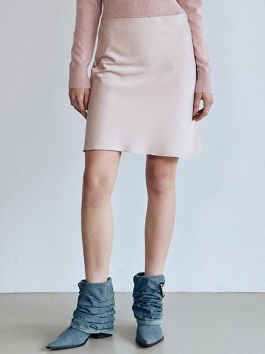 Mini Satin Flare Skirt - Peach Fuzz - NICK&NICOLE - Modalova