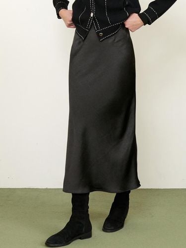 Gisele Satin Side Slit Skirt_Black - HIBISCUS BLOOM - Modalova