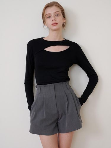 Two Tuck Micro Shorts - Charcoal - bibyseob - Modalova