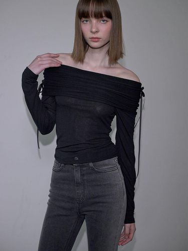 Ribbon Off Shoulder Long Sleeve T-shirt_Black - Rosefrantz - Modalova