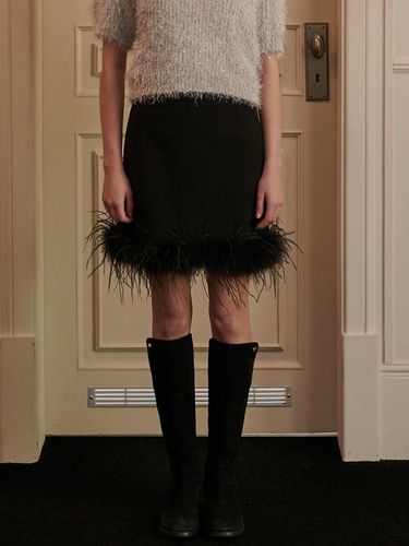 London Feather Mini Skirt_Black - HIBISCUS BLOOM - Modalova