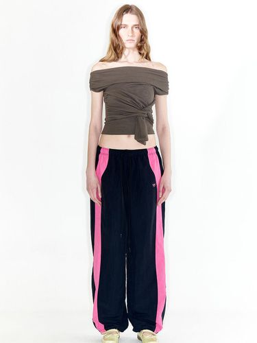 YY Color Block Pants (Black) - OPEN YY - Modalova