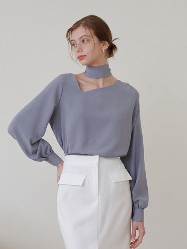 Asymmetrical Tuck Scarf Blouse - bibyseob - Modalova