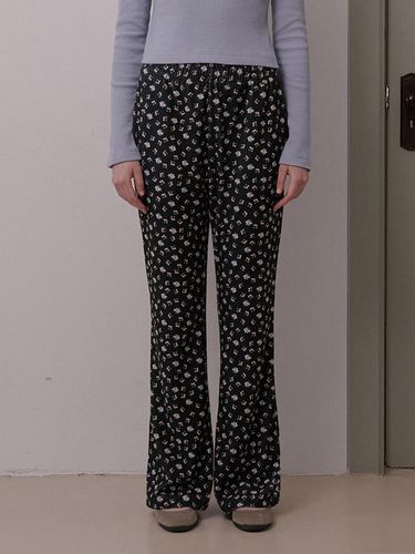 Flower Terry Flared Pants - Black - EYEYE - Modalova