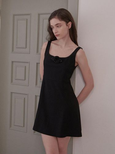 Rose Corsage Mini Dress - Black - EYEYE - Modalova