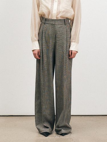 One Tuck Check Trousers - Check - MOHAN - Modalova