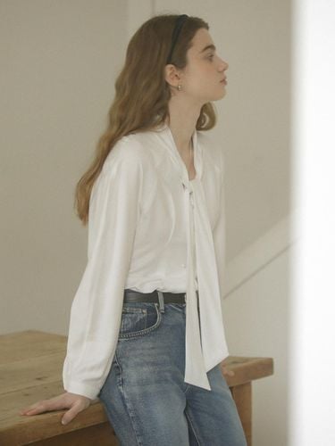 Tied Collar Pearl Button Flare Blouse - TILLIDIE - Modalova