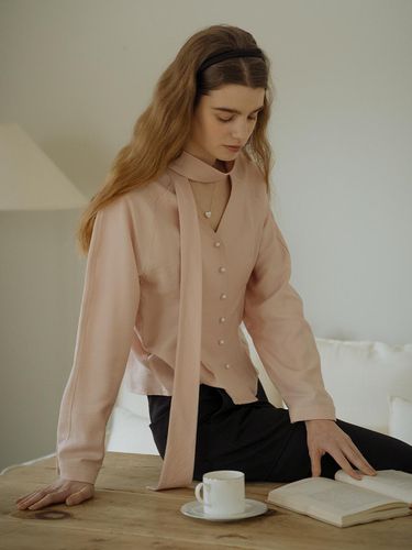 Tied Collar Pearl Button Flare Blouse_Pink - TILLIDIE - Modalova