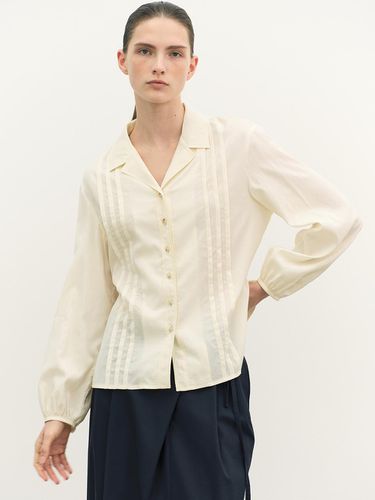 Open Collar Pintuck Blouse - a.t.corner - Modalova