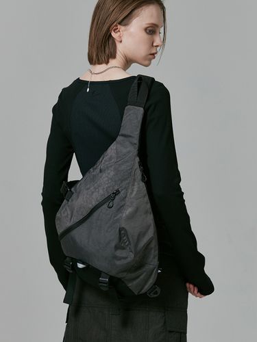 Cross Line Sling Bag _ Charcoal - PLAYIAN - Modalova