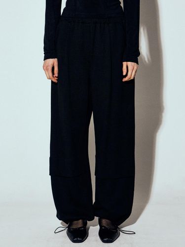 String Pintuck Pants - Black - NICK&NICOLE - Modalova